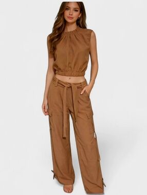 Line & Dot 2-Piece Camel Cargo Set NWT– Ruffle Neck Crop Top + Wide Leg Pants. M